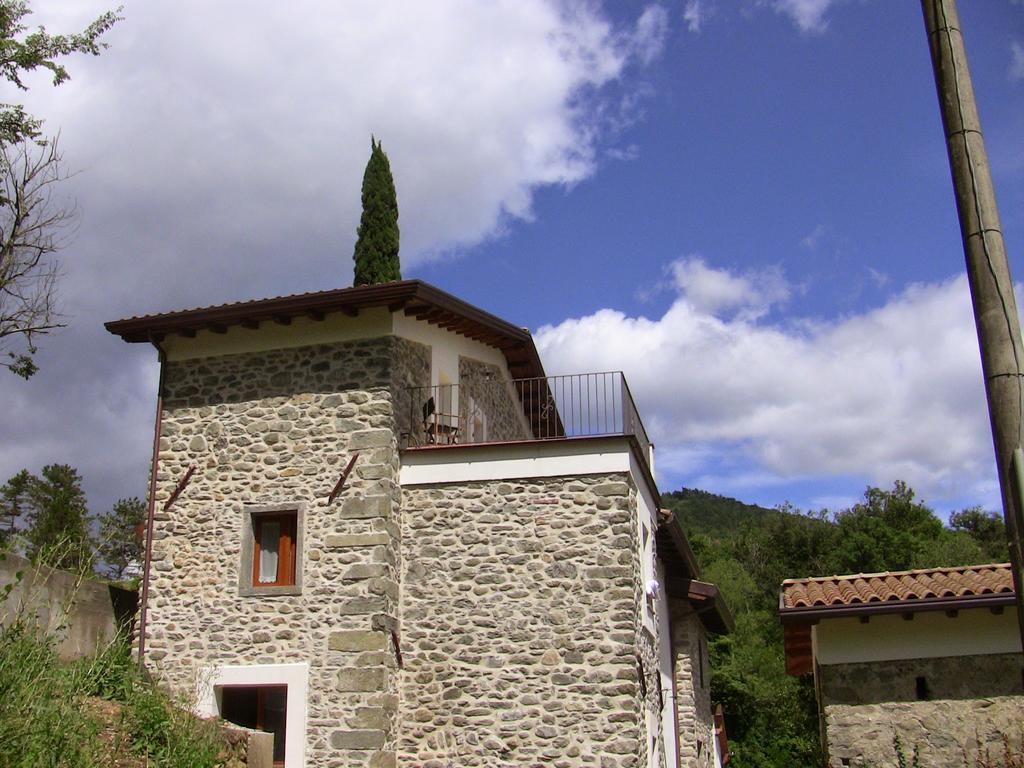 Agriturismo Di La Dall'Acqua Фивиццано Экстерьер фото