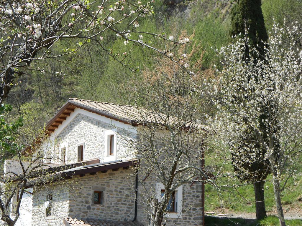 Agriturismo Di La Dall'Acqua Фивиццано Экстерьер фото